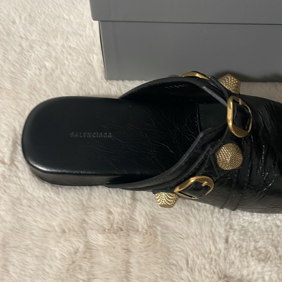 Balenciaga Black Leather Slipper Mules with buckle and textured finish. - Picture 3 of 10